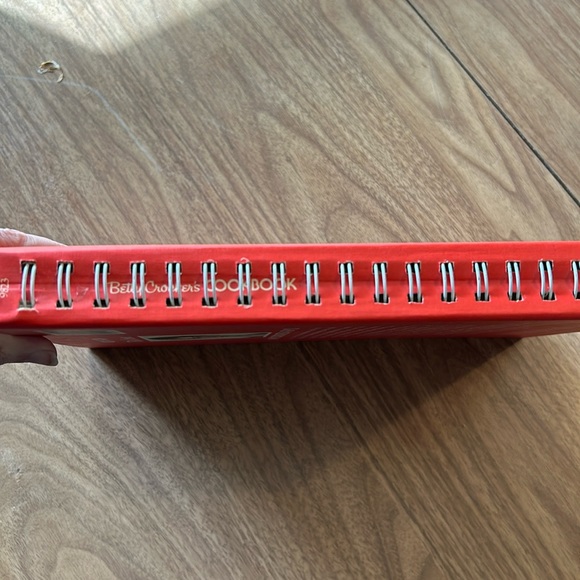 VTG 80s Betty Crocker's Cookbook Hardback Spiral Bound Color Photos 1982 Edition - Picture 2 of 11